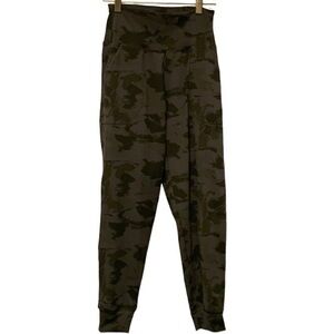 Camouflage Women’s‎ Joggers Size Small Green